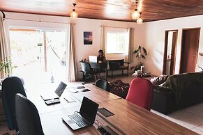 Nomades Riverside - Adventure Hostels & Coworking