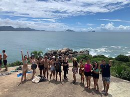 Nomades Riverside - Adventure Hostels & Coworking