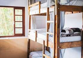 Nomades Riverside - Adventure Hostels & Coworking