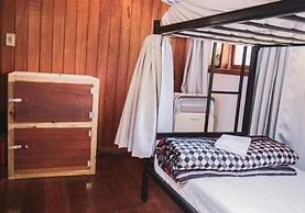 Nomades Riverside - Adventure Hostels & Coworking