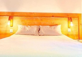 Nomades Riverside - Adventure Hostels & Coworking