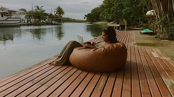 Nomades Riverside - Adventure Hostels & Coworking