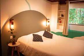 Nomades Riverside - Adventure Hostels & Coworking