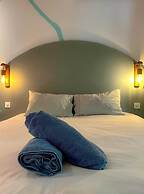 Nomades Riverside - Adventure Hostels & Coworking