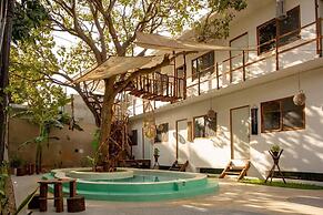 The Pool Treehouse Hotel