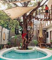 The Pool Treehouse Hotel