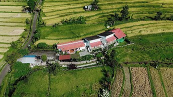 Santya Loka Lodge & Twin Waterfall