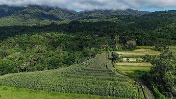 Santya Loka Lodge & Twin Waterfall