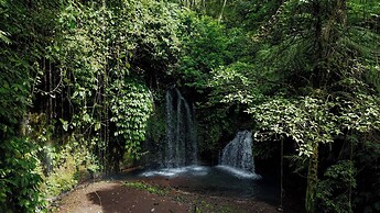 Santya Loka Lodge & Twin Waterfall