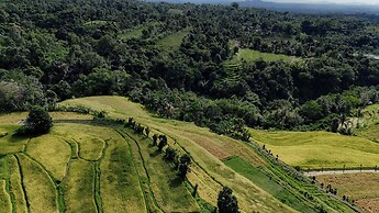Santya Loka Lodge & Twin Waterfall