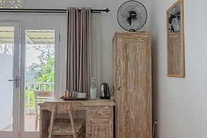 Santya Loka Lodge & Twin Waterfall