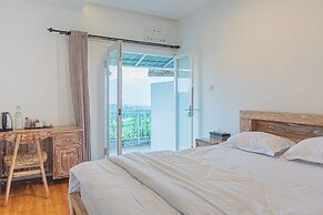 Santya Loka Lodge & Twin Waterfall