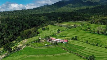 Santya Loka Lodge & Twin Waterfall