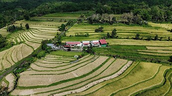 Santya Loka Lodge & Twin Waterfall