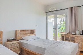 Santya Loka Lodge & Twin Waterfall