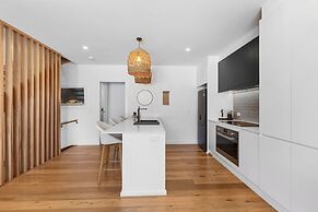 Palm Beach Luxe Townhouse walk to Beach