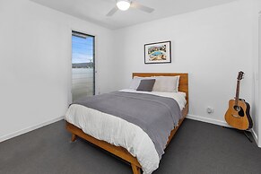 Palm Beach Luxe Townhouse walk to Beach