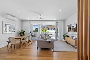 Palm Beach Luxe Townhouse walk to Beach