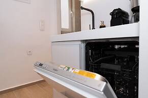Central Athens Retreat-Stylish Apartment
