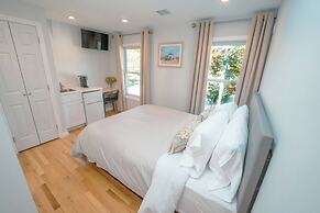 Hampton Bays Hotel on Main