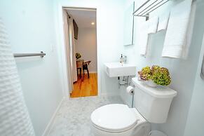 Hampton Bays Hotel on Main