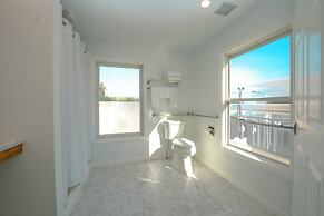 Hampton Bays Hotel on Main