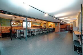 Hampton Bays Hotel on Main