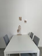 Vibrant Omonia Oasis, Modern Apartment in the Heart of Athens