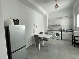 Vibrant Omonia Oasis, Modern Apartment in the Heart of Athens