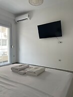 Vibrant Omonia Oasis, Modern Apartment in the Heart of Athens