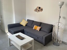 Vibrant Omonia Oasis, Modern Apartment in the Heart of Athens