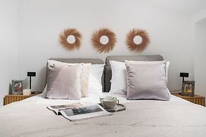 Dragonfly Old Town Apartment - LoftAffair