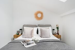 Dragonfly Old Town Apartment - LoftAffair