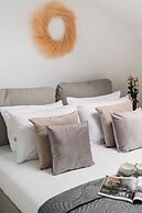 Dragonfly Old Town Apartment - LoftAffair