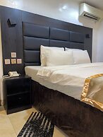 Aaron's Place Luxury Apartments & Rooms