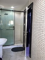 Aaron's Place Luxury Apartments & Rooms