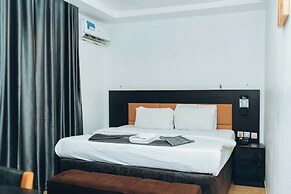 Aaron's Place Luxury Apartments & Rooms