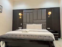 Aaron's Place Luxury Apartments & Rooms