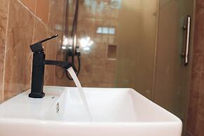 Aaron's Place Luxury Apartments & Rooms