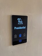 Aaron's Place Luxury Apartments & Rooms