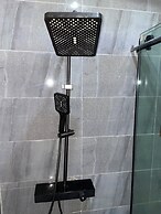 Aaron's Place Luxury Apartments & Rooms