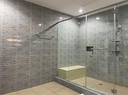 Aaron's Place Luxury Apartments & Rooms