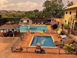 Aaron's Place Luxury Apartments & Rooms