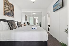 Lux Retreat - Waterfront Gym Prime Location