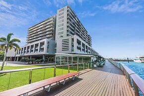 Lux Retreat - Waterfront Gym Prime Location