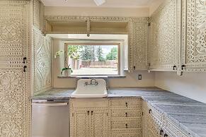 Mid-century Modern Taos Home w/ Hot Tub & Fire Pit