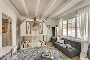 Mid-century Modern Taos Home w/ Hot Tub & Fire Pit