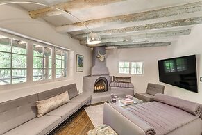 Mid-century Modern Taos Home w/ Hot Tub & Fire Pit