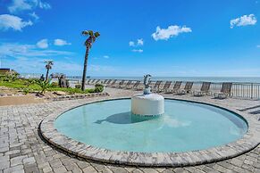 Cozy Daytona Beach Condo - Steps to Ocean!