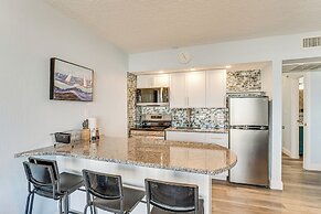 Cozy Daytona Beach Condo - Steps to Ocean!